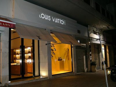 Shopping in Tel Aviv: Kikar Ha Medina